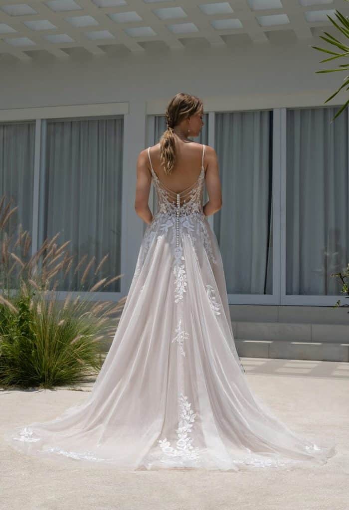 tule trouwjurk met mooie rug