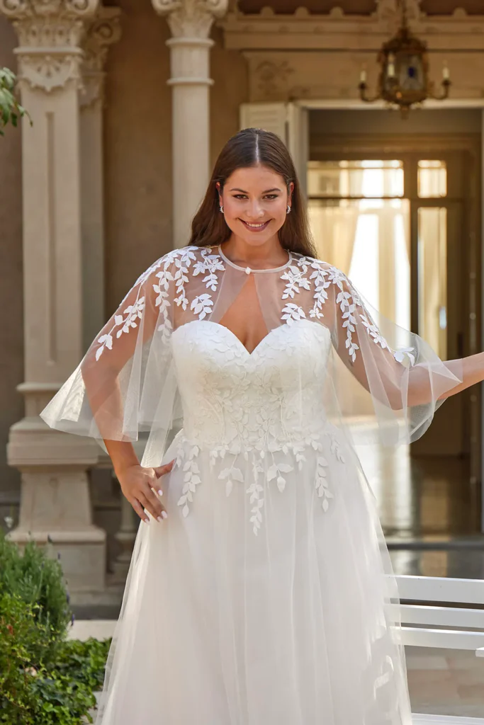 Strapless plussize trouwjurk